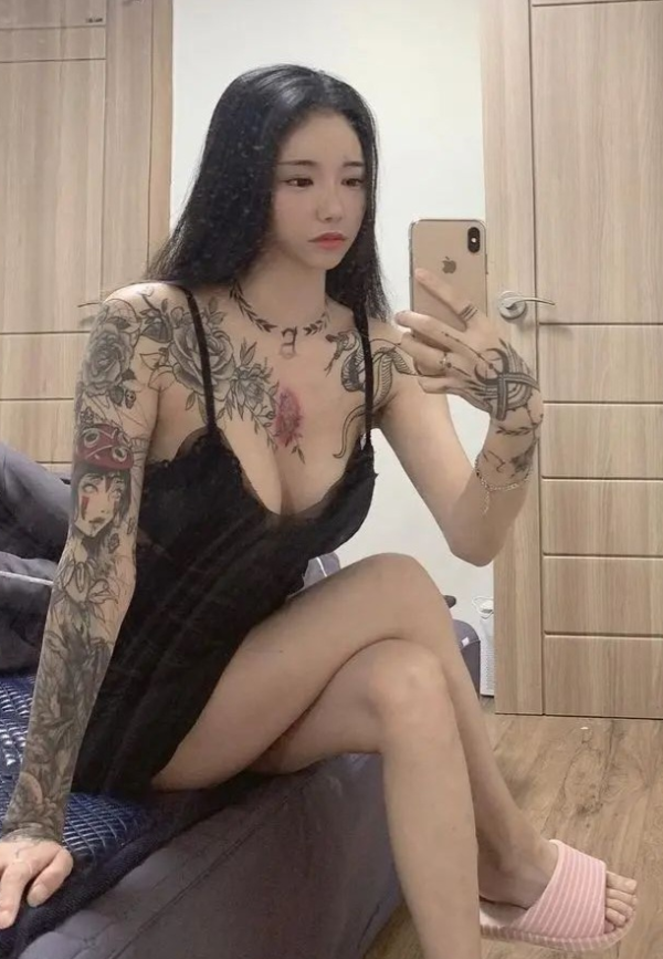 좋아하는 문신녀