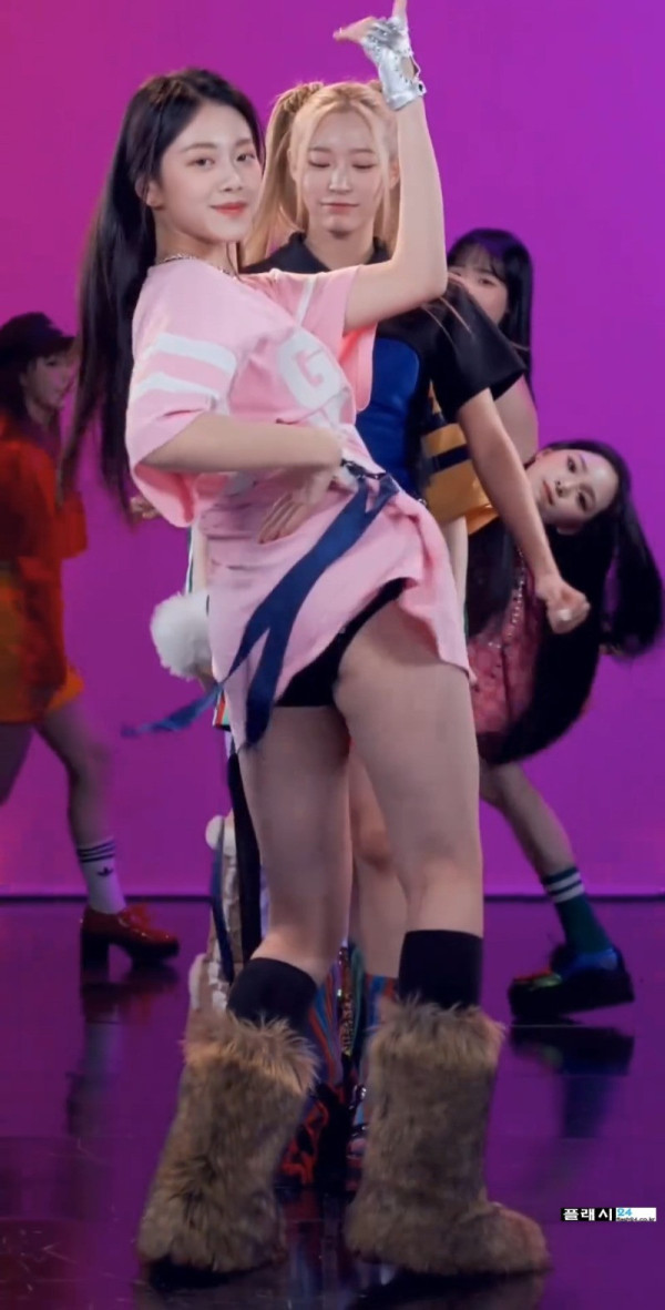 한족발 튕겨주는 클라씨 지민 옆벅지